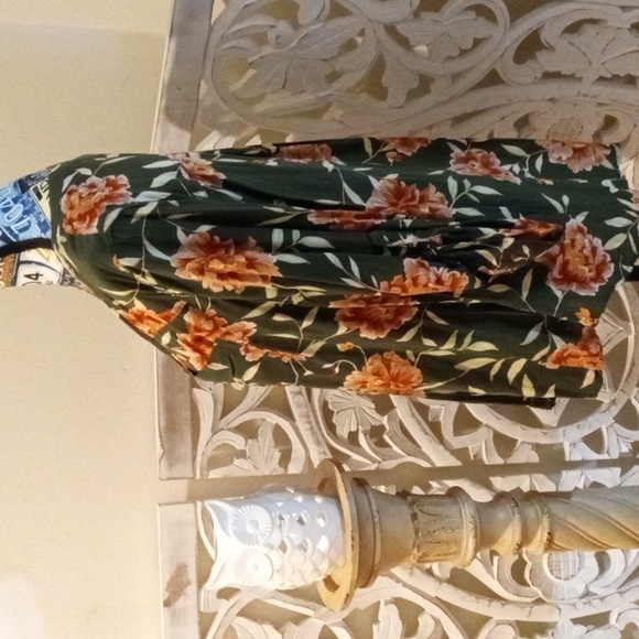 TORRID HARPER Women's SZ 0/US 12 Large Beautiful Floral Pattern Rayon Cozy Bouse - Picture 8 of 16